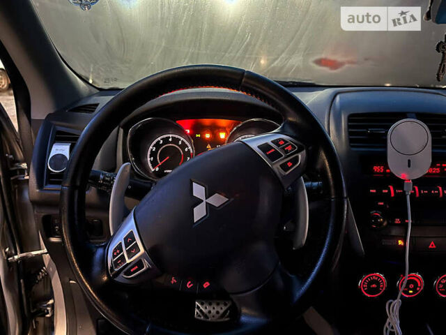 Серый Мицубиси Outlander Sport, объемом двигателя 2 л и пробегом 96 тыс. км за 11000 $, фото 16 на Automoto.ua