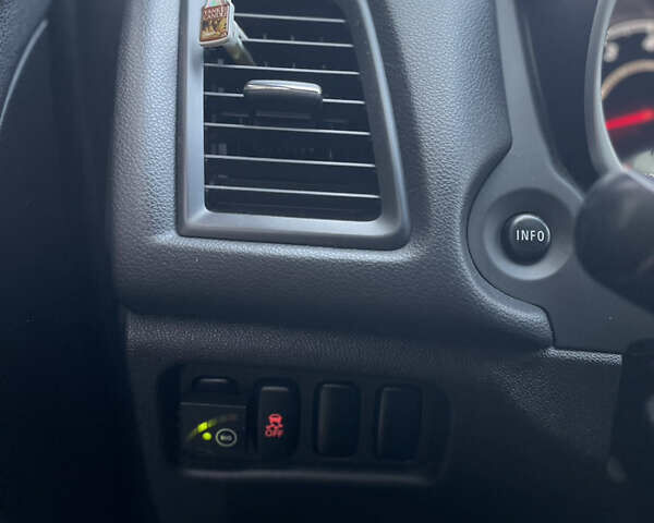 Серый Мицубиси Outlander Sport, объемом двигателя 2 л и пробегом 210 тыс. км за 10000 $, фото 13 на Automoto.ua