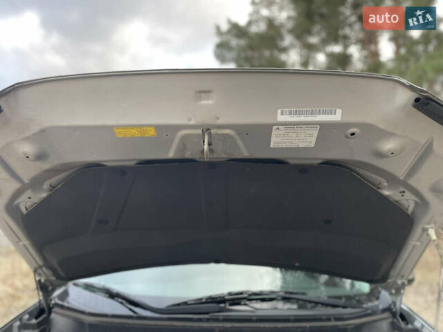 Серый Мицубиси Outlander Sport, объемом двигателя 2 л и пробегом 210 тыс. км за 10000 $, фото 14 на Automoto.ua