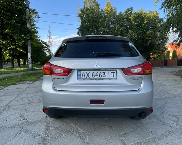 Серый Мицубиси Outlander Sport, объемом двигателя 2 л и пробегом 199 тыс. км за 10000 $, фото 18 на Automoto.ua