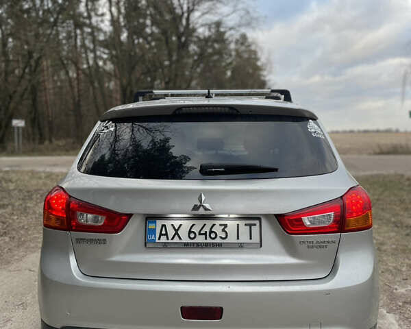Серый Мицубиси Outlander Sport, объемом двигателя 2 л и пробегом 210 тыс. км за 10000 $, фото 4 на Automoto.ua