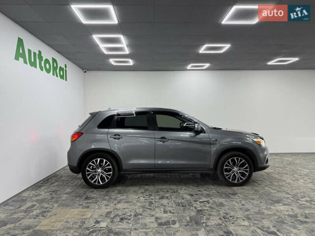 Серый Мицубиси Outlander Sport, объемом двигателя 2 л и пробегом 105 тыс. км за 12900 $, фото 3 на Automoto.ua