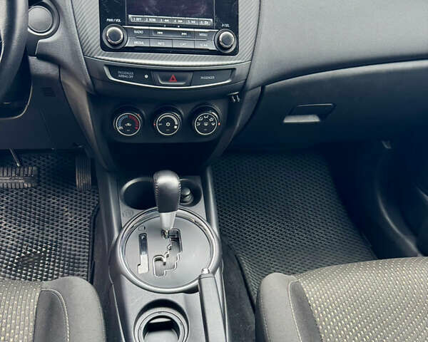 Серый Мицубиси Outlander Sport, объемом двигателя 2 л и пробегом 172 тыс. км за 12700 $, фото 15 на Automoto.ua