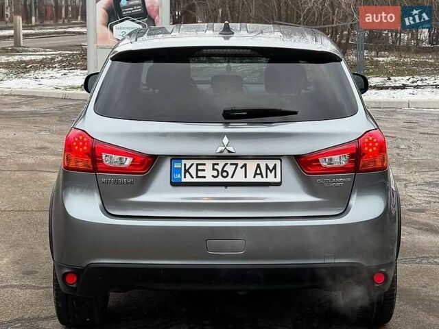 Серый Мицубиси Outlander Sport, объемом двигателя 2 л и пробегом 92 тыс. км за 12400 $, фото 5 на Automoto.ua