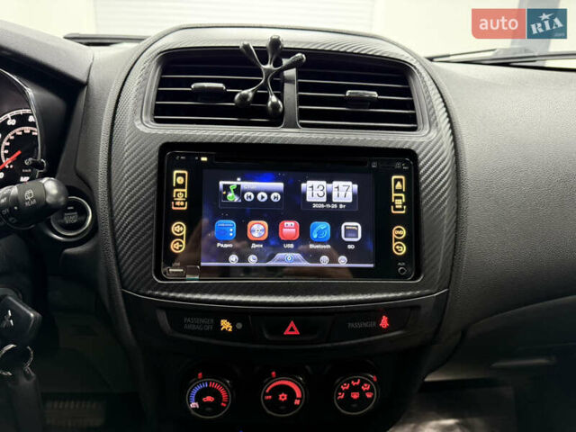 Серый Мицубиси Outlander Sport, объемом двигателя 2 л и пробегом 105 тыс. км за 12900 $, фото 12 на Automoto.ua