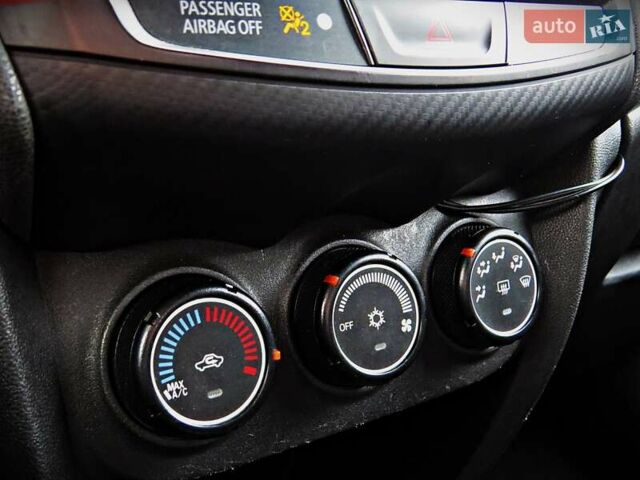 Серый Мицубиси Outlander Sport, объемом двигателя 2 л и пробегом 120 тыс. км за 11700 $, фото 10 на Automoto.ua