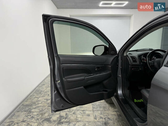Серый Мицубиси Outlander Sport, объемом двигателя 2 л и пробегом 105 тыс. км за 12900 $, фото 18 на Automoto.ua