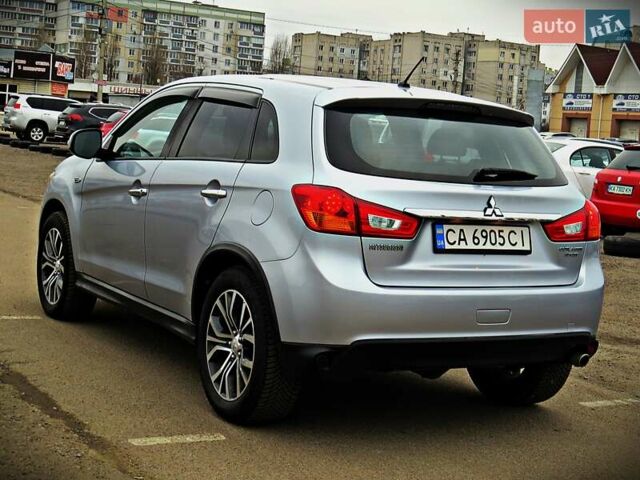 Серый Мицубиси Outlander Sport, объемом двигателя 2 л и пробегом 120 тыс. км за 11700 $, фото 3 на Automoto.ua