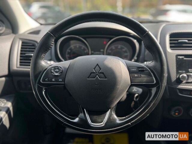 Серый Мицубиси Outlander Sport, объемом двигателя 2 л и пробегом 65 тыс. км за 14200 $, фото 9 на Automoto.ua