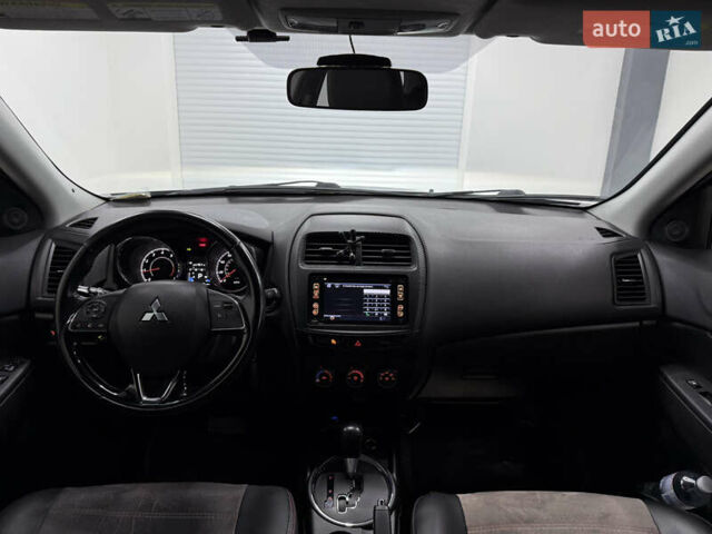 Серый Мицубиси Outlander Sport, объемом двигателя 2 л и пробегом 105 тыс. км за 12900 $, фото 8 на Automoto.ua