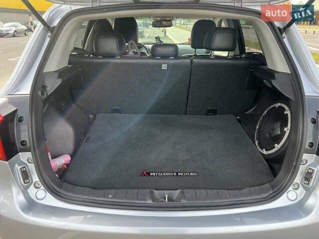 Сірий Міцубісі Outlander Sport, об'ємом двигуна 2.4 л та пробігом 139 тис. км за 15400 $, фото 39 на Automoto.ua