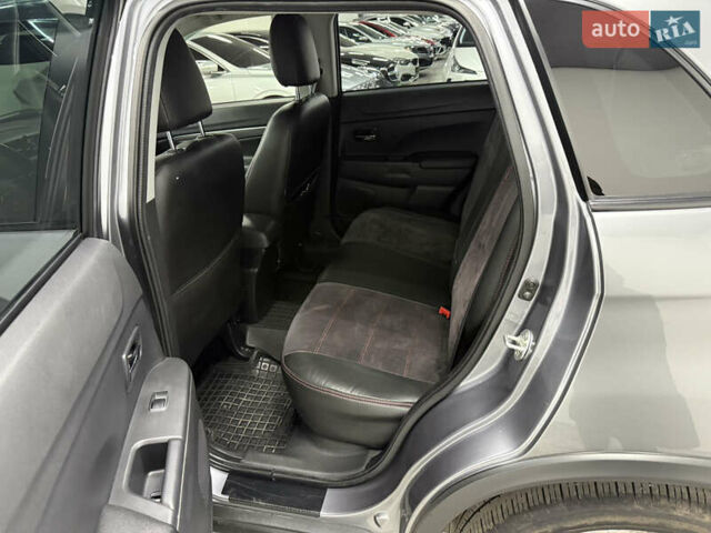 Серый Мицубиси Outlander Sport, объемом двигателя 2 л и пробегом 105 тыс. км за 12900 $, фото 23 на Automoto.ua