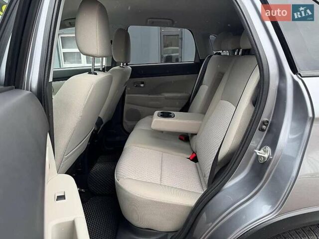 Серый Мицубиси Outlander Sport, объемом двигателя 2 л и пробегом 92 тыс. км за 12400 $, фото 9 на Automoto.ua