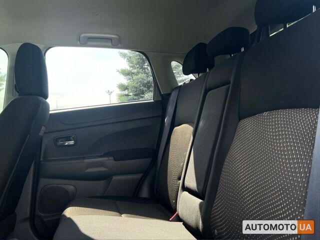 Серый Мицубиси Outlander Sport, объемом двигателя 2 л и пробегом 65 тыс. км за 14200 $, фото 10 на Automoto.ua