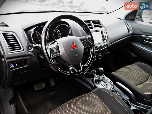 Серый Мицубиси Outlander Sport, объемом двигателя 2 л и пробегом 120 тыс. км за 11700 $, фото 5 на Automoto.ua