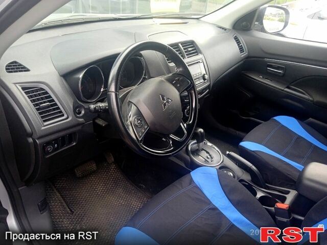 Серый Мицубиси Outlander Sport, объемом двигателя 2 л и пробегом 120 тыс. км за 11700 $, фото 4 на Automoto.ua