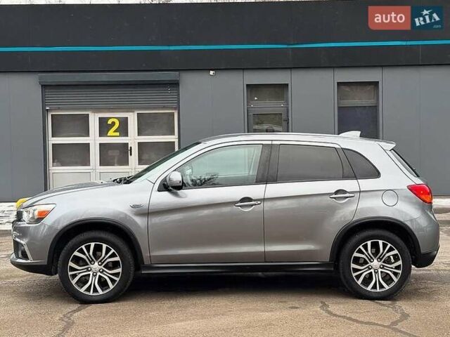 Серый Мицубиси Outlander Sport, объемом двигателя 2 л и пробегом 92 тыс. км за 12400 $, фото 8 на Automoto.ua