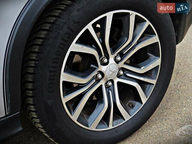 Серый Мицубиси Outlander Sport, объемом двигателя 2 л и пробегом 120 тыс. км за 11700 $, фото 4 на Automoto.ua
