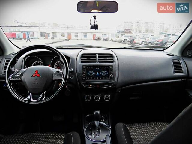 Серый Мицубиси Outlander Sport, объемом двигателя 2 л и пробегом 120 тыс. км за 11700 $, фото 14 на Automoto.ua