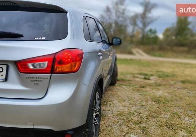 Сірий Міцубісі Outlander Sport, об'ємом двигуна 2.36 л та пробігом 136 тис. км за 13999 $, фото 4 на Automoto.ua