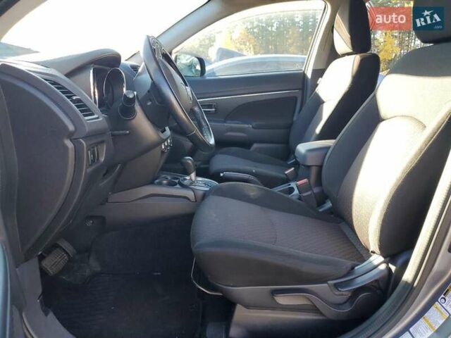 Серый Мицубиси Outlander Sport, объемом двигателя 2.4 л и пробегом 172 тыс. км за 1400 $, фото 6 на Automoto.ua