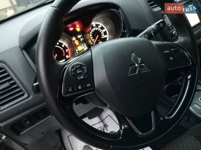Серый Мицубиси Outlander Sport, объемом двигателя 2 л и пробегом 177 тыс. км за 8950 $, фото 2 на Automoto.ua
