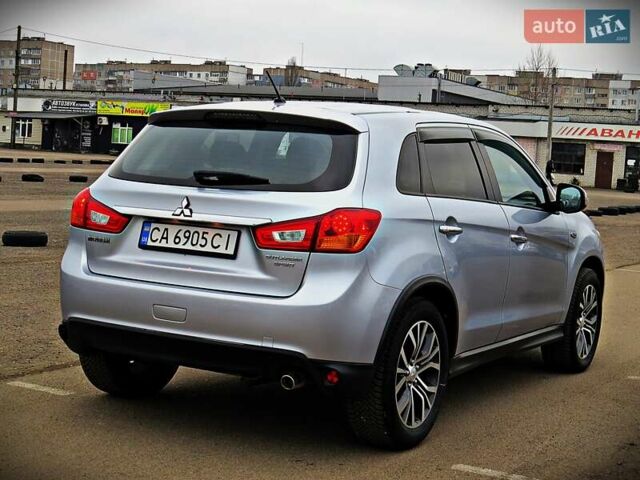 Серый Мицубиси Outlander Sport, объемом двигателя 2 л и пробегом 120 тыс. км за 11700 $, фото 2 на Automoto.ua