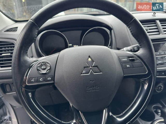 Серый Мицубиси Outlander Sport, объемом двигателя 2 л и пробегом 172 тыс. км за 12700 $, фото 20 на Automoto.ua