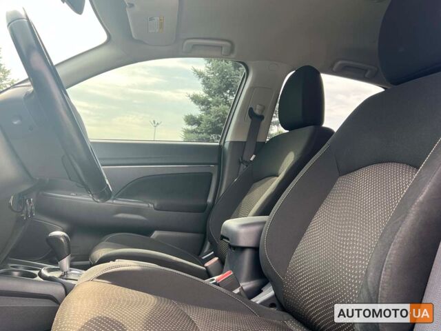 Серый Мицубиси Outlander Sport, объемом двигателя 2 л и пробегом 65 тыс. км за 14200 $, фото 13 на Automoto.ua