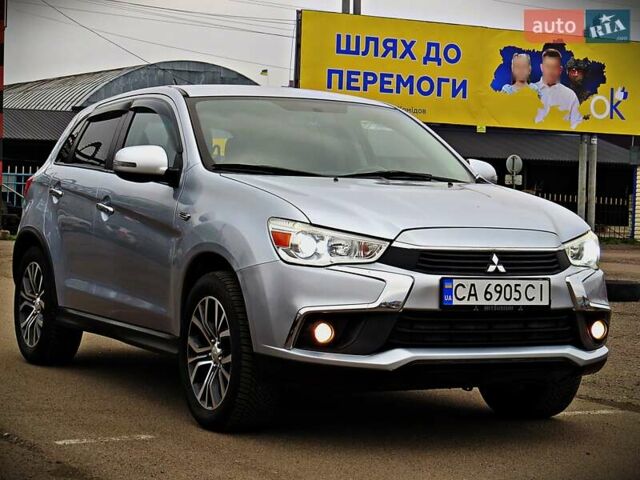 Серый Мицубиси Outlander Sport, объемом двигателя 2 л и пробегом 120 тыс. км за 11700 $, фото 1 на Automoto.ua