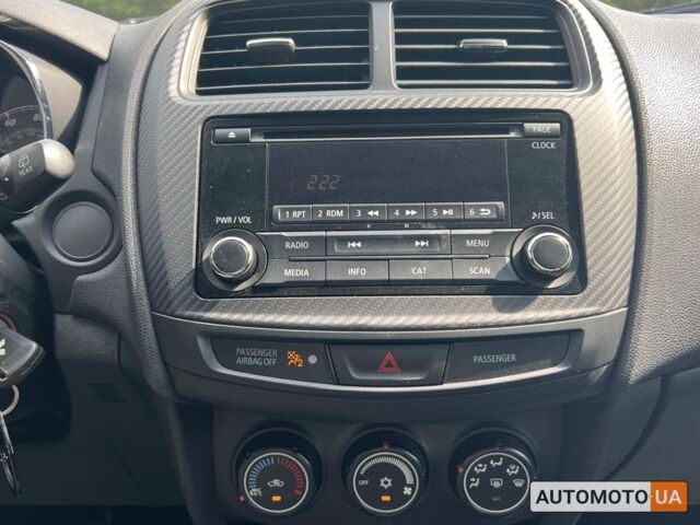 Серый Мицубиси Outlander Sport, объемом двигателя 2 л и пробегом 65 тыс. км за 14200 $, фото 12 на Automoto.ua