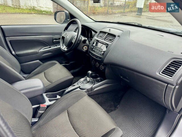 Серый Мицубиси Outlander Sport, объемом двигателя 2 л и пробегом 172 тыс. км за 12700 $, фото 12 на Automoto.ua