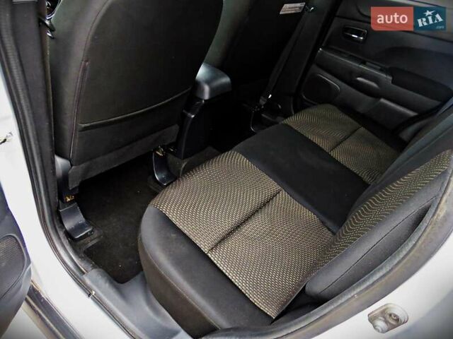 Серый Мицубиси Outlander Sport, объемом двигателя 2 л и пробегом 120 тыс. км за 11700 $, фото 13 на Automoto.ua