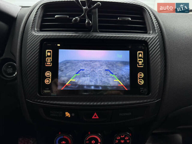 Серый Мицубиси Outlander Sport, объемом двигателя 2 л и пробегом 105 тыс. км за 12900 $, фото 14 на Automoto.ua