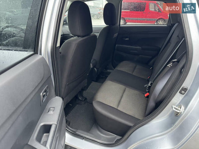 Серый Мицубиси Outlander Sport, объемом двигателя 2 л и пробегом 172 тыс. км за 12700 $, фото 24 на Automoto.ua