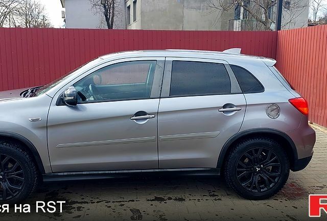 Серый Мицубиси Outlander Sport, объемом двигателя 2 л и пробегом 220 тыс. км за 13000 $, фото 3 на Automoto.ua