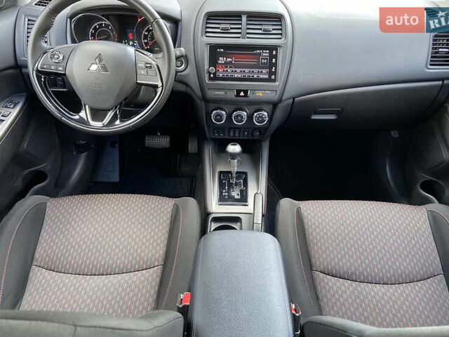 Серый Мицубиси Outlander Sport, объемом двигателя 2 л и пробегом 72 тыс. км за 16900 $, фото 15 на Automoto.ua