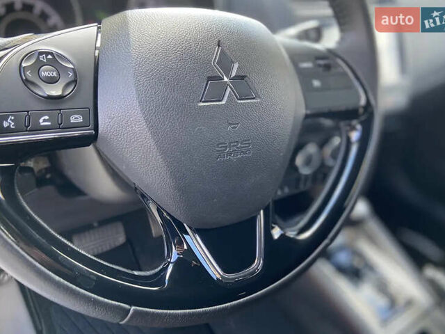 Серый Мицубиси Outlander Sport, объемом двигателя 2 л и пробегом 72 тыс. км за 16900 $, фото 6 на Automoto.ua