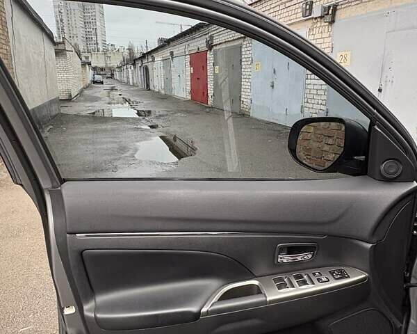 Серый Мицубиси Outlander Sport, объемом двигателя 2.4 л и пробегом 86 тыс. км за 15800 $, фото 19 на Automoto.ua