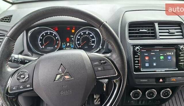 Серый Мицубиси Outlander Sport, объемом двигателя 2 л и пробегом 69 тыс. км за 15000 $, фото 7 на Automoto.ua