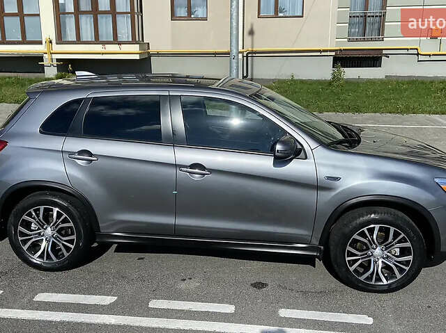 Серый Мицубиси Outlander Sport, объемом двигателя 2 л и пробегом 72 тыс. км за 16900 $, фото 4 на Automoto.ua