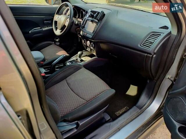 Серый Мицубиси Outlander Sport, объемом двигателя 2 л и пробегом 107 тыс. км за 12200 $, фото 11 на Automoto.ua