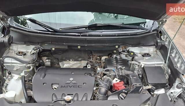 Серый Мицубиси Outlander Sport, объемом двигателя 2 л и пробегом 69 тыс. км за 15000 $, фото 6 на Automoto.ua