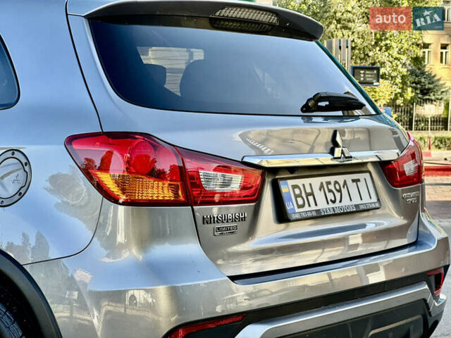 Серый Мицубиси Outlander Sport, объемом двигателя 2 л и пробегом 71 тыс. км за 13900 $, фото 16 на Automoto.ua
