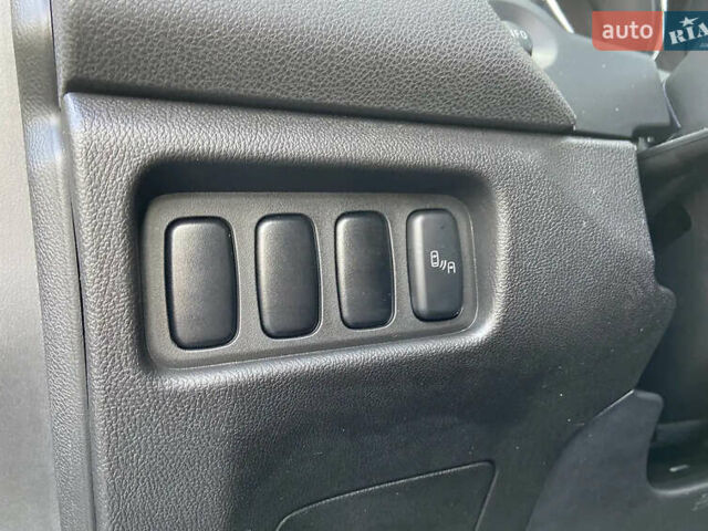 Серый Мицубиси Outlander Sport, объемом двигателя 2 л и пробегом 72 тыс. км за 16900 $, фото 13 на Automoto.ua