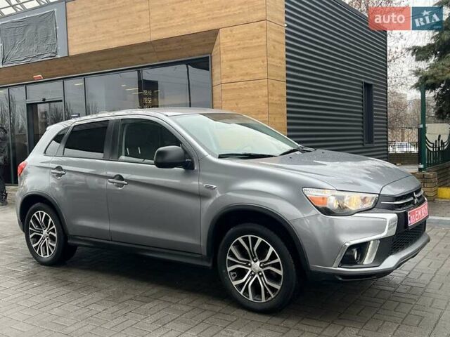 Серый Мицубиси Outlander Sport, объемом двигателя 2.4 л и пробегом 190 тыс. км за 12900 $, фото 5 на Automoto.ua