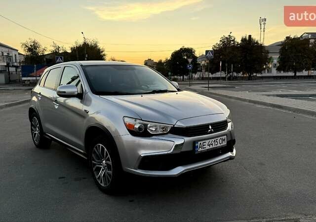 Серый Мицубиси Outlander Sport, объемом двигателя 2 л и пробегом 80 тыс. км за 13599 $, фото 4 на Automoto.ua