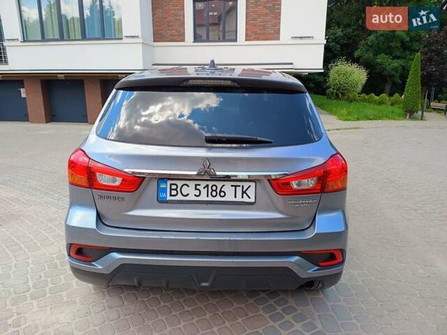 Серый Мицубиси Outlander Sport, объемом двигателя 2 л и пробегом 107 тыс. км за 12200 $, фото 5 на Automoto.ua