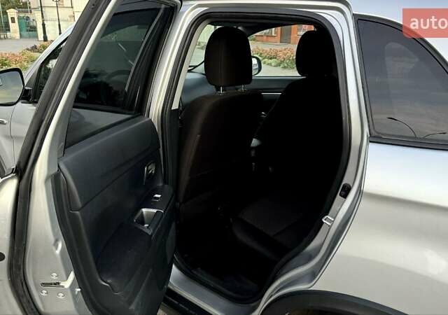 Серый Мицубиси Outlander Sport, объемом двигателя 2 л и пробегом 80 тыс. км за 13599 $, фото 6 на Automoto.ua