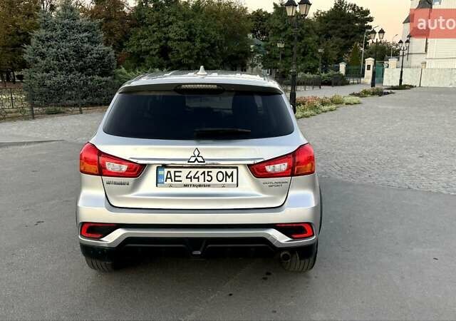 Серый Мицубиси Outlander Sport, объемом двигателя 2 л и пробегом 80 тыс. км за 13599 $, фото 2 на Automoto.ua
